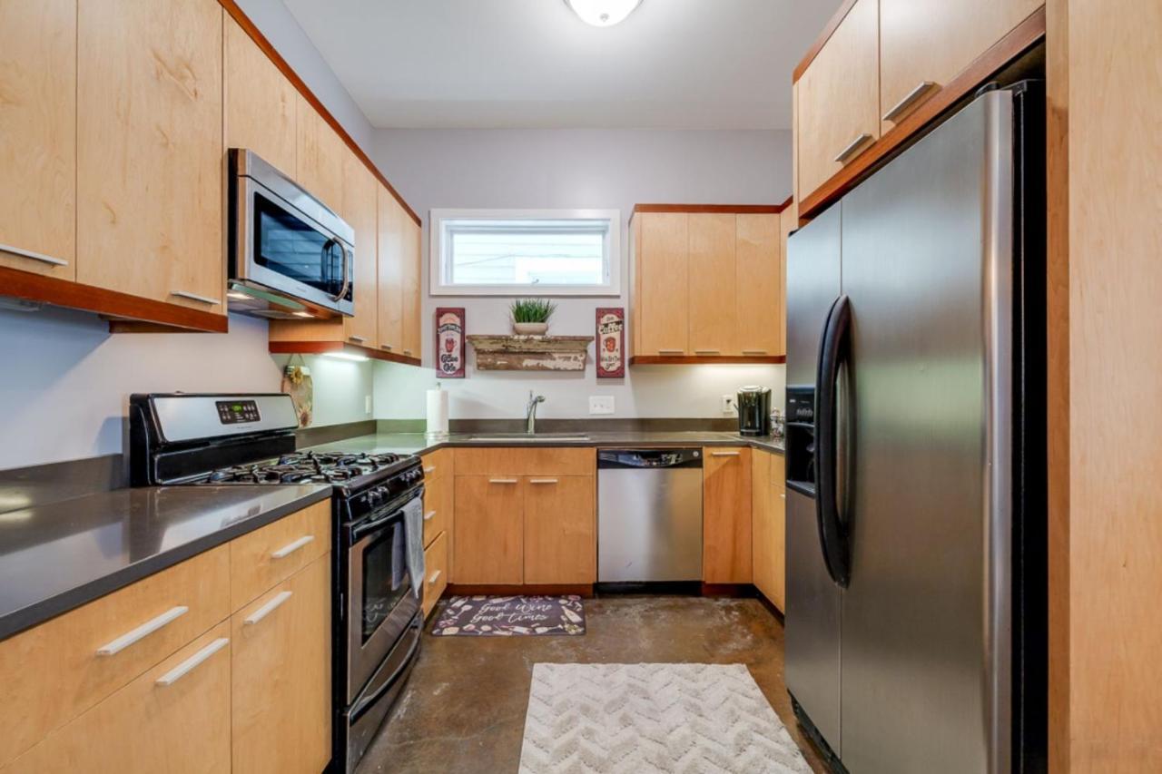 Southern Charmer-Historic District Downtown-Front Porch-Walk Score 90!!-Private Parking-1 Minute To Forsyth Park Savannah Ngoại thất bức ảnh