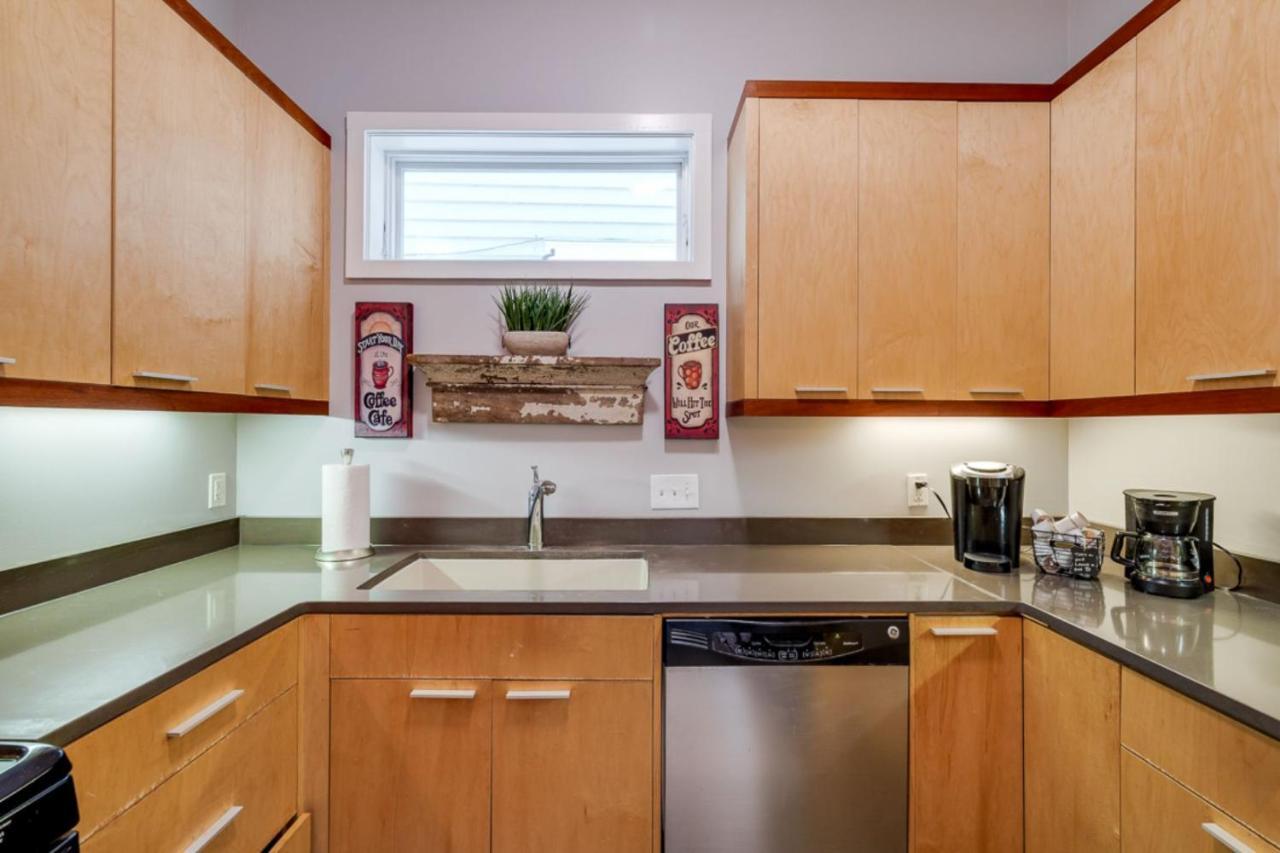 Southern Charmer-Historic District Downtown-Front Porch-Walk Score 90!!-Private Parking-1 Minute To Forsyth Park Savannah Ngoại thất bức ảnh