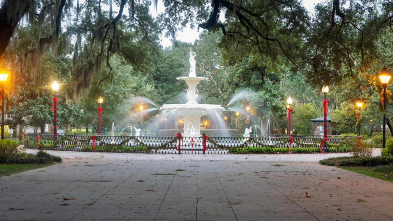 Southern Charmer-Historic District Downtown-Front Porch-Walk Score 90!!-Private Parking-1 Minute To Forsyth Park Savannah Ngoại thất bức ảnh