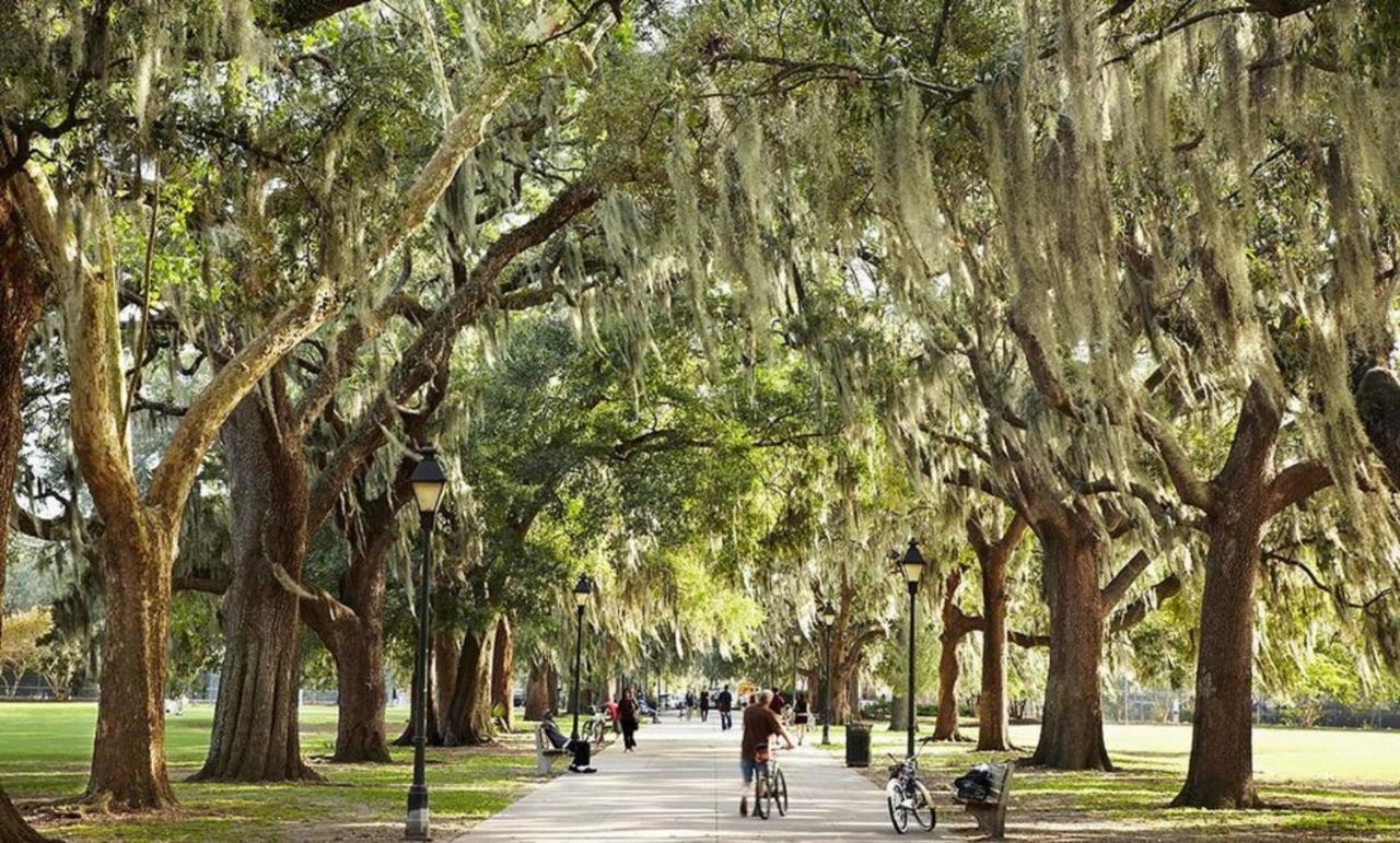 Southern Charmer-Historic District Downtown-Front Porch-Walk Score 90!!-Private Parking-1 Minute To Forsyth Park Savannah Ngoại thất bức ảnh